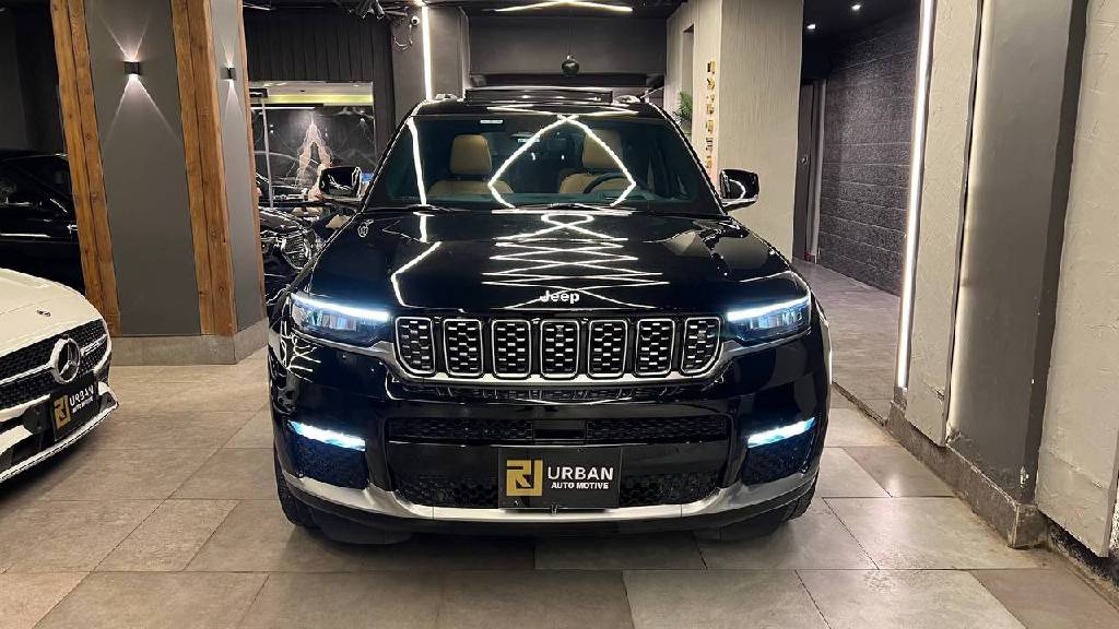 جيب جراند شروكي SRT8 2022